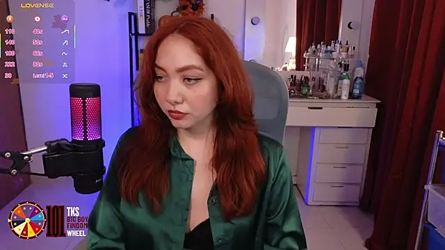 Snapshot of LilyVelvett chatting on September 2025 04:23:01 AM LilyVelvett online show from September 2025 04:23:01 AM