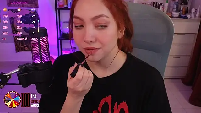 Snapshot of LilyVelvett chatting on October 2025 03:51:02 AM LilyVelvett online show from October 2025 03:51:02 AM