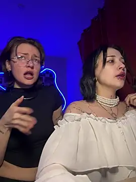 Snapshot of Dooubletroublee chatting on March 2026 01:44:02 AM Dooubletroublee online show from March 2026 01:44:02 AM