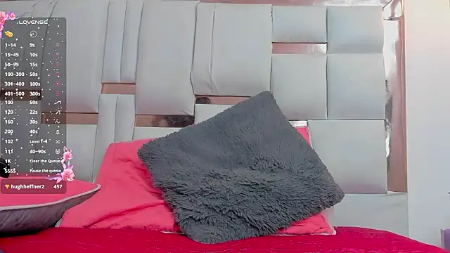 PittAndLunaa online show from December 2024 07:27:02 PM