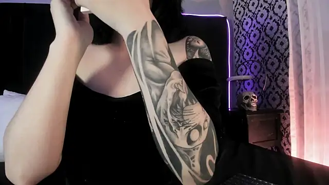 Adeelinee online show from February 2026 08:03:02 PM