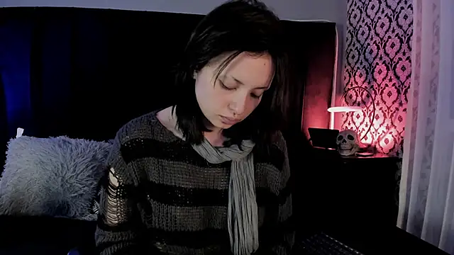 Adeelinee online show from April 2026 08:26:02 PM
