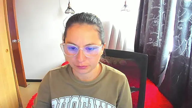 Snapshot of samantha__wilson chatting on October 2025 02:43:02 PM samantha wilson online show from October 2025 02:43:02 PM