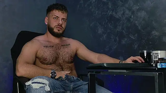 Snapshot of juliusmasters chatting on December 2025 08:03:01 PM juliusmasters online show from December 2025 08:03:01 PM