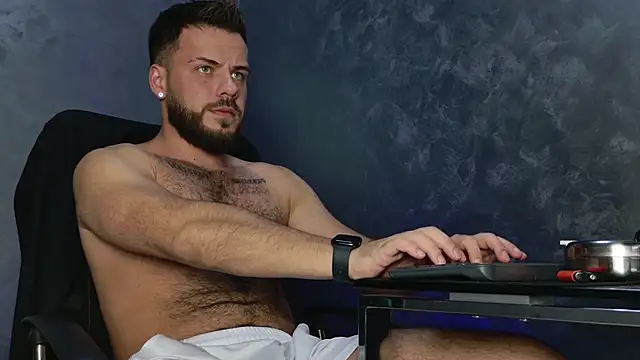 Snapshot of juliusmasters chatting on December 2025 07:54:02 PM juliusmasters online show from December 2025 07:54:02 PM