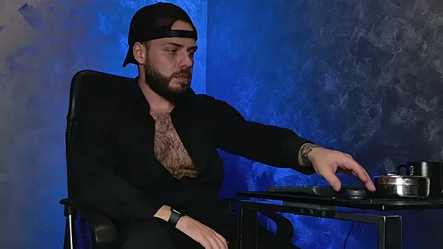 Snapshot of juliusmasters chatting on December 2025 08:35:01 PM juliusmasters online show from December 2025 08:35:01 PM