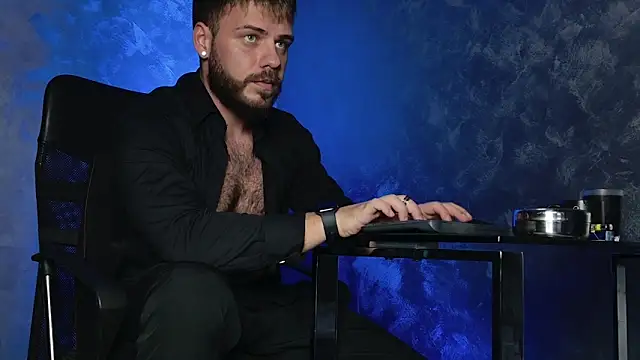 Snapshot of juliusmasters chatting on December 2025 08:58:01 PM juliusmasters online show from December 2025 08:58:01 PM