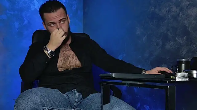 Snapshot of juliusmasters chatting on December 2025 08:48:01 PM juliusmasters online show from December 2025 08:48:01 PM