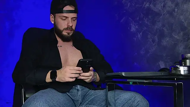 Snapshot of juliusmasters chatting on December 2025 08:16:02 PM juliusmasters online show from December 2025 08:16:02 PM