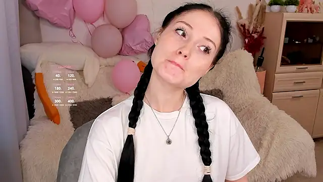 Snapshot of LisaMooore chatting on February 2026 11:00:01 AM LisaMooore online show from February 2026 11:00:01 AM