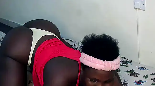 Snapshot of queen_lov chatting on March 2025 08:10:02 AM queen lov online show from March 2025 08:10:02 AM