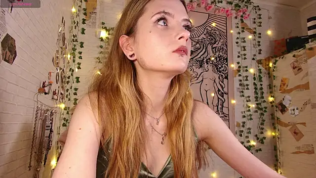 Snapshot of summerhazeee chatting on February 2026 05:08:01 PM summerhazeee online show from February 2026 05:08:01 PM