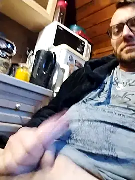 Snapshot of tomee83 chatting on November 2025 06:02:02 AM tomee83 online show from November 2025 06:02:02 AM