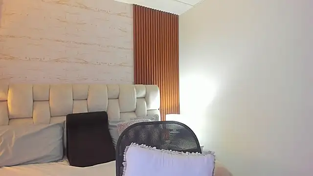 SophiaWylde online show from January 2025 07:00:02 AM