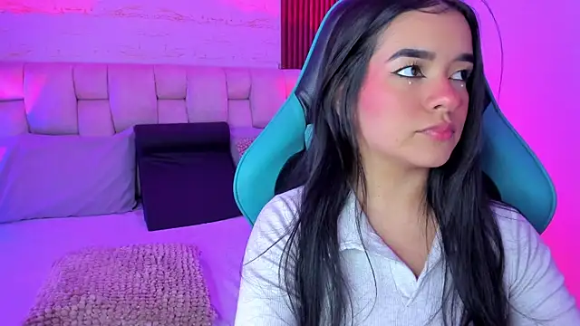 SophiaWylde online show from September 2025 04:38:02 AM