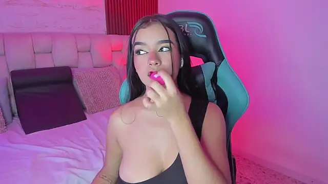 SophiaWylde online show from October 2025 05:26:02 AM