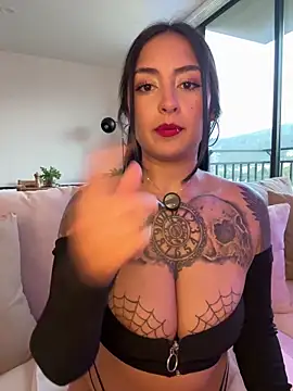 Snapshot of Rae_Lil_White chatting on February 2026 11:01:02 PM Rae Lil White online show from February 2026 11:01:02 PM