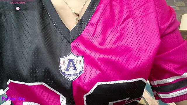 Snapshot of dayadubey_ chatting on December 2025 10:00:02 AM dayadubey online show from December 2025 10:00:02 AM