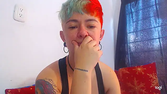 Snapshot of tomboyblue chatting on December 2024 02:55:01 PM tomboyblue online show from December 2024 02:55:01 PM
