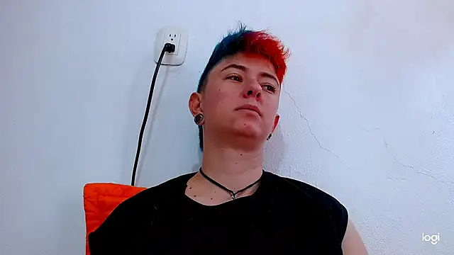 Snapshot of tomboyblue chatting on January 2025 04:59:02 PM tomboyblue online show from January 2025 04:59:02 PM
