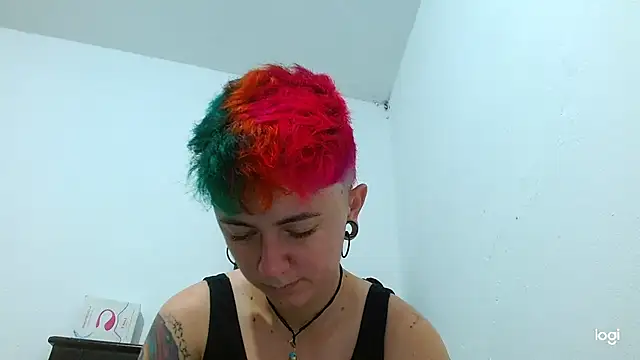 Snapshot of tomboyblue chatting on February 2025 01:40:01 PM tomboyblue online show from February 2025 01:40:01 PM