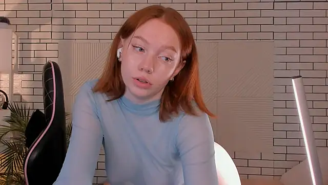Snapshot of foxyMistrees chatting on December 2024 05:53:02 AM foxyMistrees online show from December 2024 05:53:02 AM