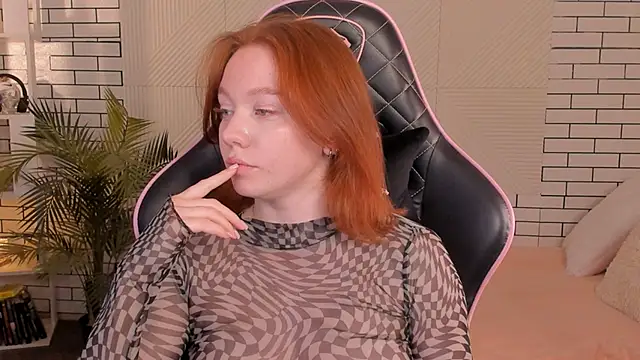 Snapshot of foxyMistrees chatting on December 2024 02:42:01 AM foxyMistrees online show from December 2024 02:42:01 AM