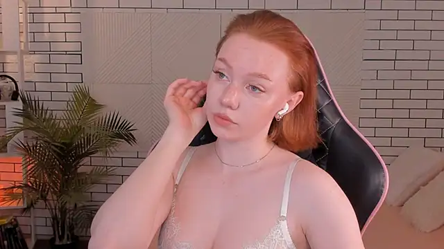 Snapshot of foxyMistrees chatting on December 2024 11:53:02 PM foxyMistrees online show from December 2024 11:53:02 PM