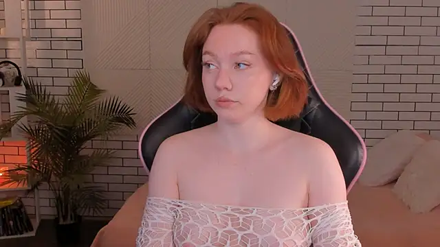 Snapshot of foxyMistrees chatting on December 2024 11:35:02 PM foxyMistrees online show from December 2024 11:35:02 PM