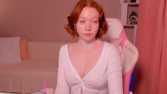 Snapshot of foxyMistrees chatting on December 2024 03:29:02 AM foxyMistrees online show from December 2024 03:29:02 AM