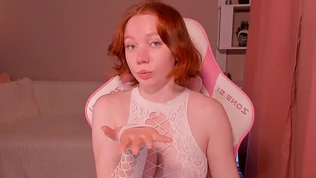 Snapshot of foxyMistrees chatting on December 2024 04:05:02 AM foxyMistrees online show from December 2024 04:05:02 AM