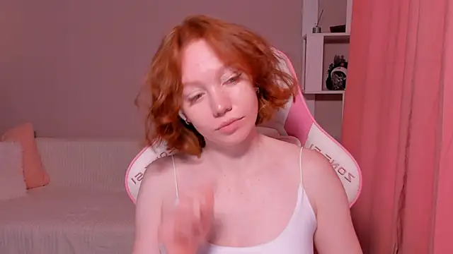 Snapshot of foxyMistrees chatting on January 2025 06:47:02 AM foxyMistrees online show from January 2025 06:47:02 AM