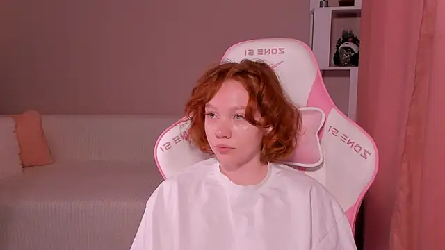 Snapshot of foxyMistrees chatting on January 2025 03:50:02 AM foxyMistrees online show from January 2025 03:50:02 AM