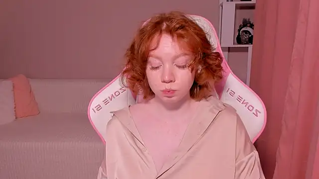 Snapshot of foxyMistrees chatting on January 2025 03:39:01 AM foxyMistrees online show from January 2025 03:39:01 AM