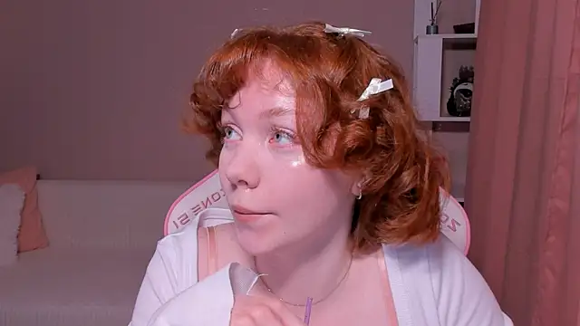 Snapshot of foxyMistrees chatting on January 2025 12:13:01 AM foxyMistrees online show from January 2025 12:13:01 AM