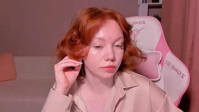 Snapshot of foxyMistrees chatting on January 2025 12:05:02 AM foxyMistrees online show from January 2025 12:05:02 AM