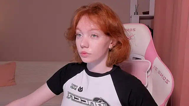 Snapshot of foxyMistrees chatting on February 2025 12:11:01 AM foxyMistrees online show from February 2025 12:11:01 AM