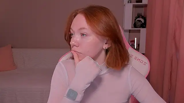 Snapshot of foxyMistrees chatting on February 2025 03:11:01 AM foxyMistrees online show from February 2025 03:11:01 AM