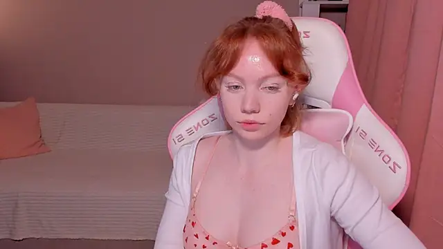 Snapshot of foxyMistrees chatting on February 2025 12:37:02 AM foxyMistrees online show from February 2025 12:37:02 AM