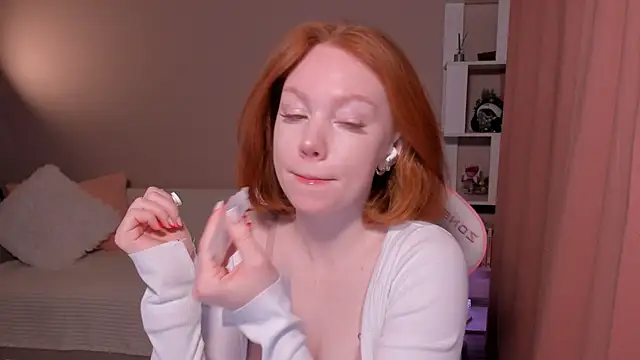 Snapshot of foxyMistrees chatting on February 2025 11:57:01 PM foxyMistrees online show from February 2025 11:57:01 PM