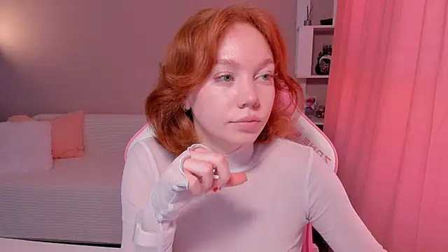Snapshot of foxyMistrees chatting on February 2025 03:32:01 AM foxyMistrees online show from February 2025 03:32:01 AM