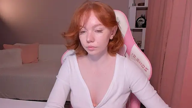 Snapshot of foxyMistrees chatting on March 2025 12:44:01 AM foxyMistrees online show from March 2025 12:44:01 AM