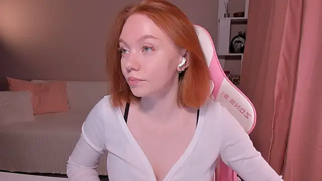 Snapshot of foxyMistrees chatting on March 2025 12:05:02 AM foxyMistrees online show from March 2025 12:05:02 AM