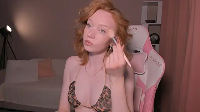 Snapshot of foxyMistrees chatting on September 2025 11:59:01 PM foxyMistrees online show from September 2025 11:59:01 PM
