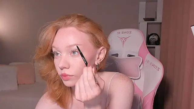 Snapshot of foxyMistrees chatting on September 2025 12:00:02 AM foxyMistrees online show from September 2025 12:00:02 AM