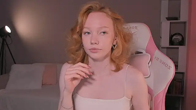 Snapshot of foxyMistrees chatting on September 2025 01:05:02 AM foxyMistrees online show from September 2025 01:05:02 AM