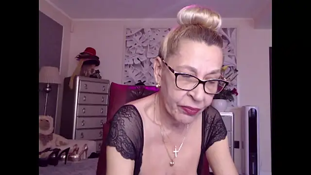 Snapshot of HornyMilf_555 chatting on October 2025 10:59:02 AM HornyMilf 555 online show from October 2025 10:59:02 AM