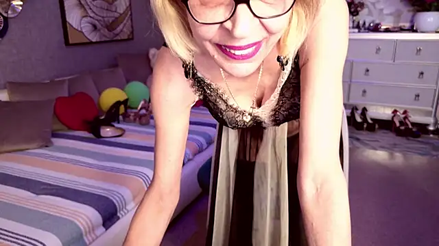 Snapshot of HornyMilf_555 chatting on April 2026 10:14:02 AM HornyMilf 555 online show from April 2026 10:14:02 AM