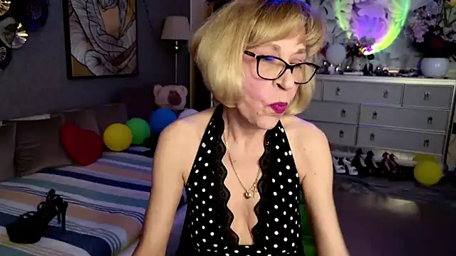 Snapshot of HornyMilf_555 chatting on April 2026 01:05:02 PM HornyMilf 555 online show from April 2026 01:05:02 PM