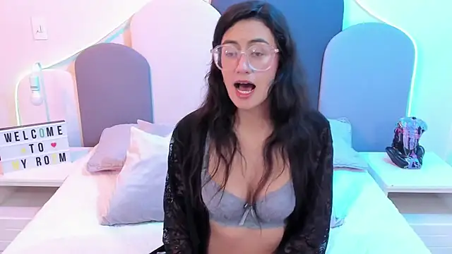 Snapshot of SophieGomez22 chatting on February 2025 05:26:01 PM SophieGomez22 online show from February 2025 05:26:01 PM